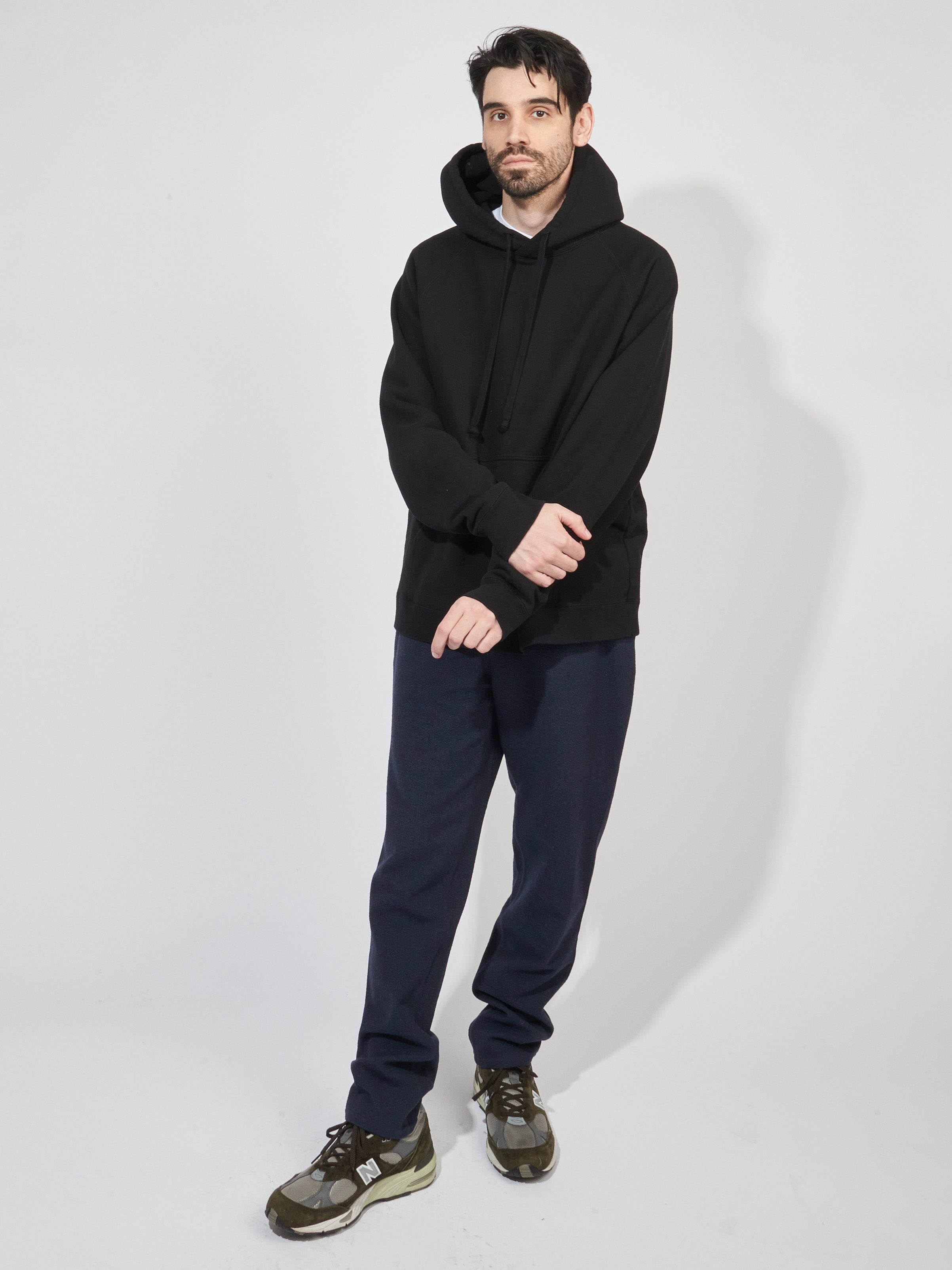 Black hoodie black online pants